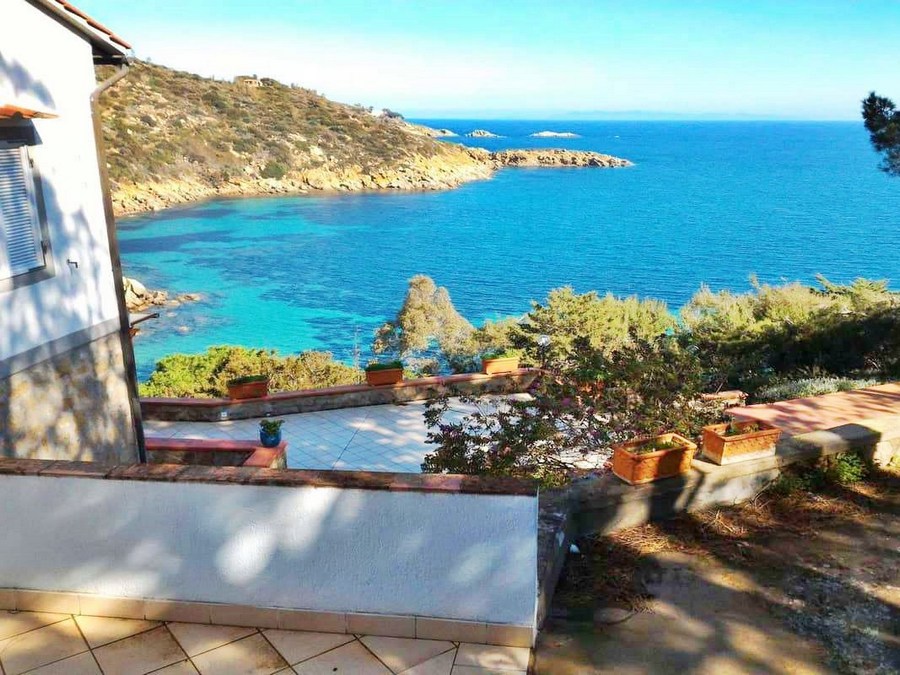 Willa na wyspie z widokiem na morze, Toskania, Giglio