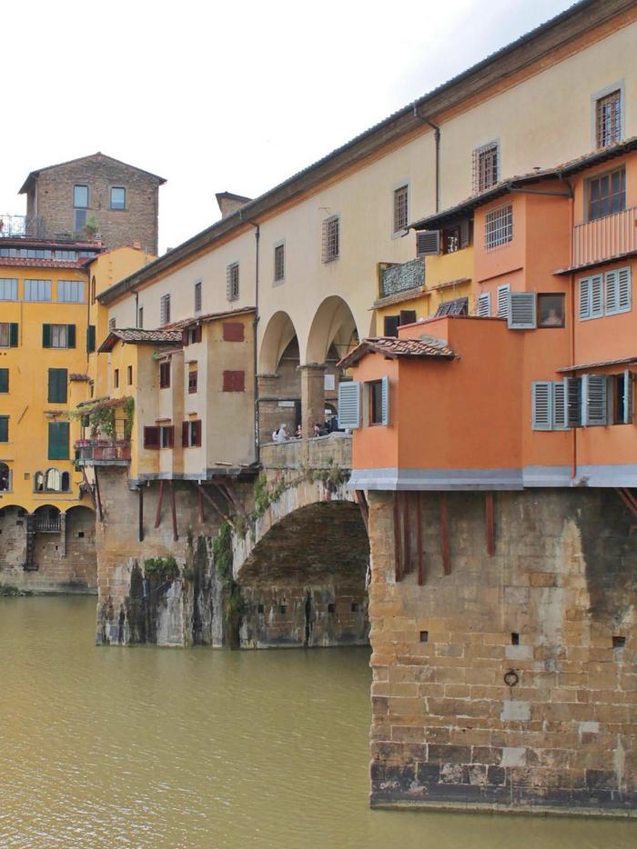 Ponte Vecchio w pochmurny jesienny dzień