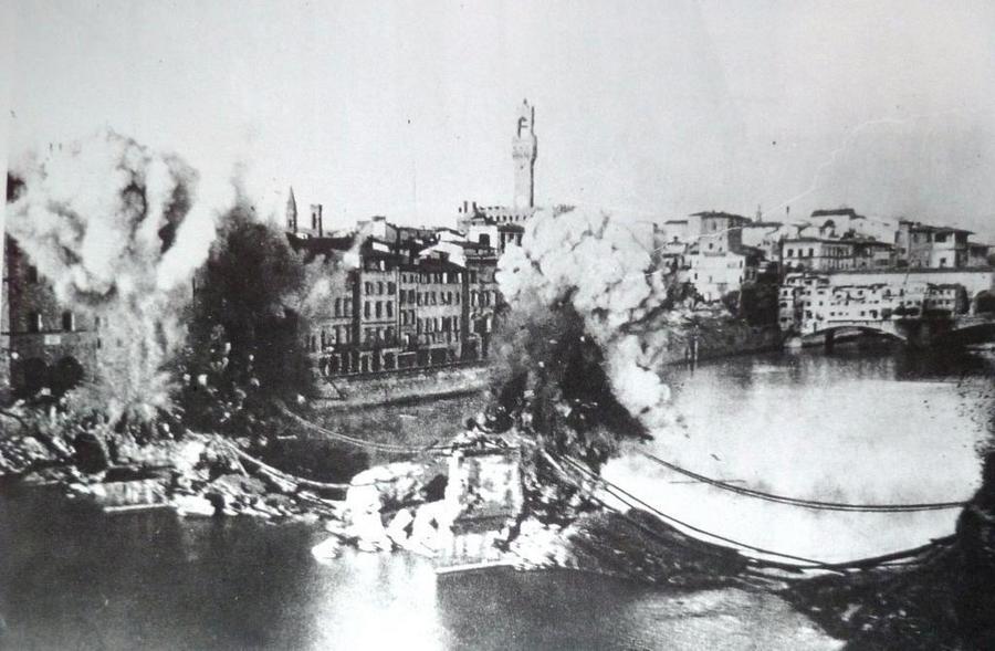 Rok 1944. W sierpniu Niemcy wysadzili wszystkie mosty oprócz Ponte Vecchio. Florencja
