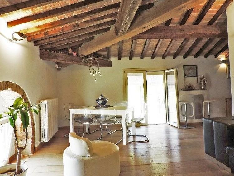 Duże mieszkanie w centrum | Pomarance (of293)