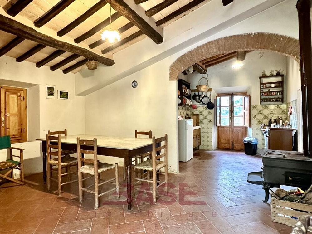 Kamienny dom na sprzedaż, Toskania