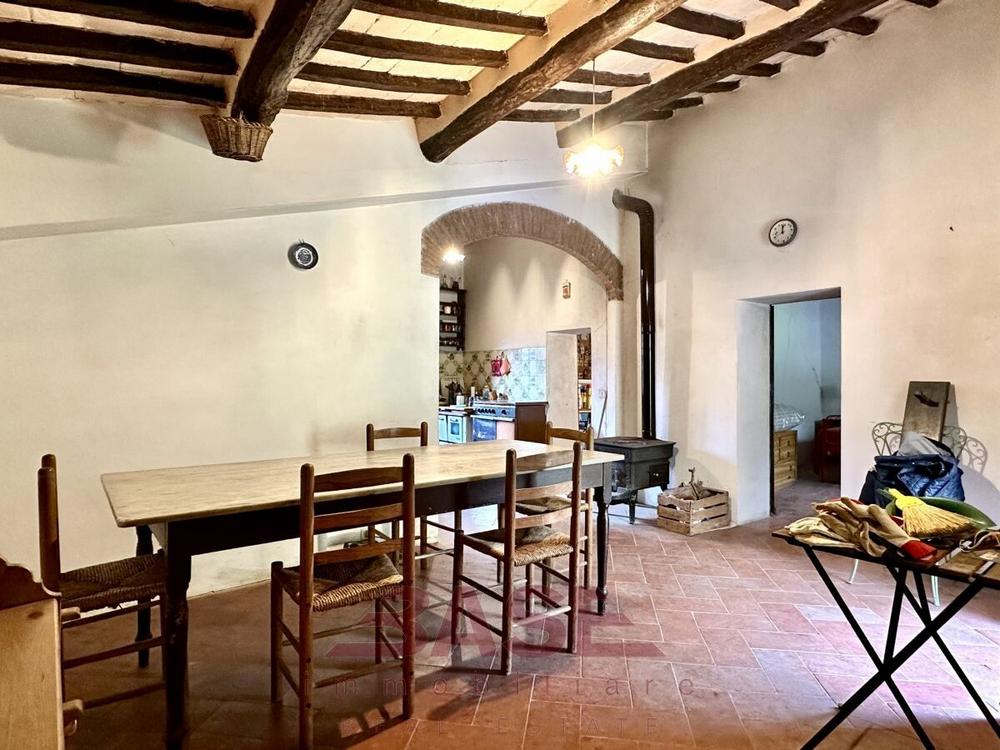 Kamienny dom na sprzedaż, Toskania