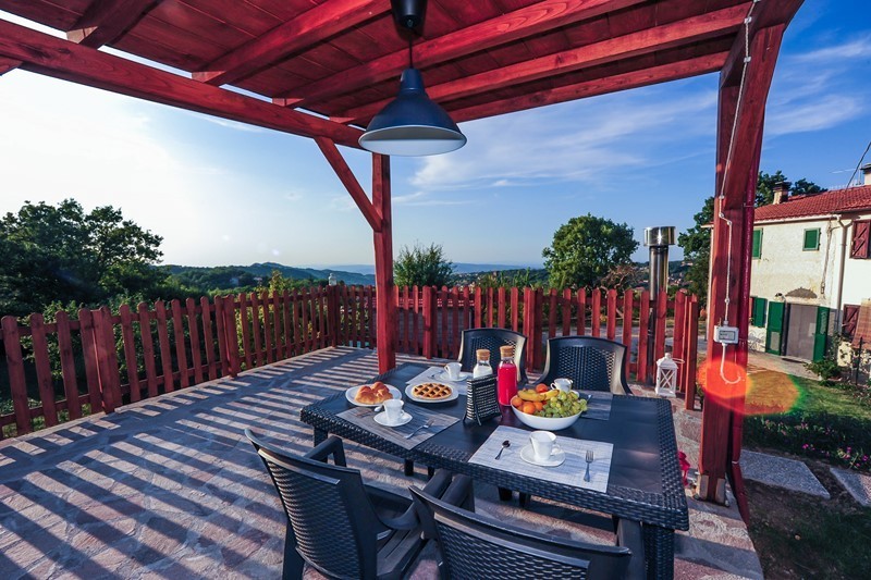 Mieszkanie z ogrodem i garażem na sprzedaż w Toskanii