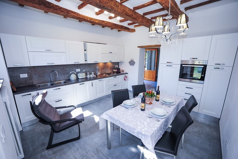 Mieszkanie z ogrodem i garażem na sprzedaż w Toskanii